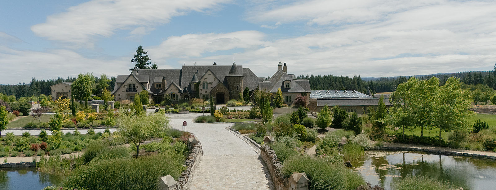 Chateau de Lis wedding venue in Oregon City